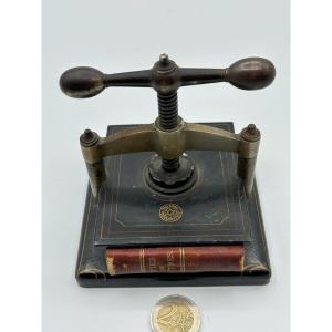 Presse En Fer Pour La Reliure De Livres