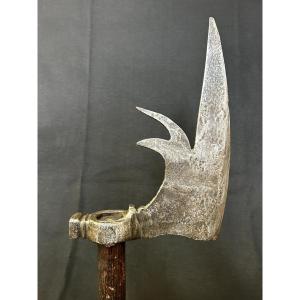 Hache de guerre en fer forgé