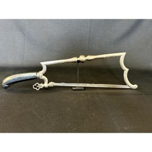 Scie d'amputation en fer forgé