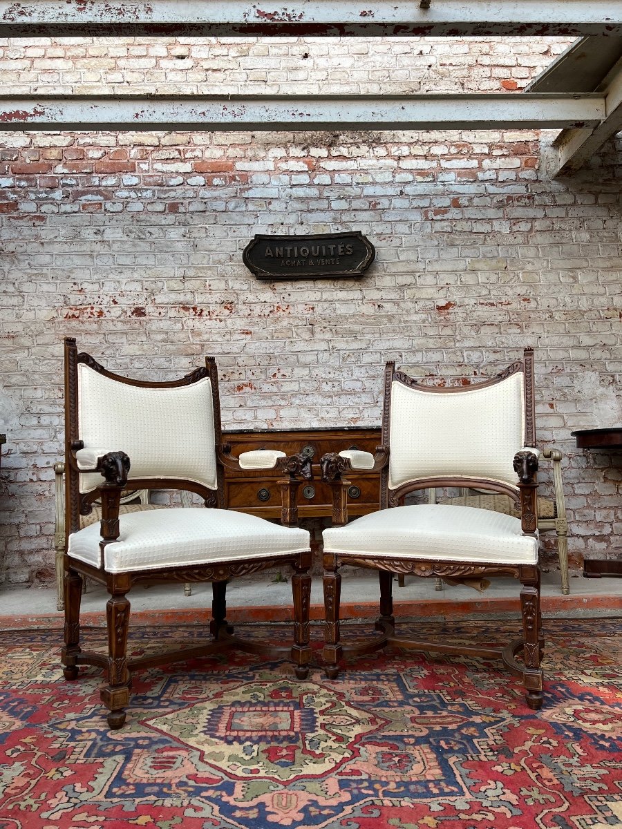 Paire De Fauteuils Aux Béliers En Bois Naturel De Style Louis XIV XIX Eme Siècle 