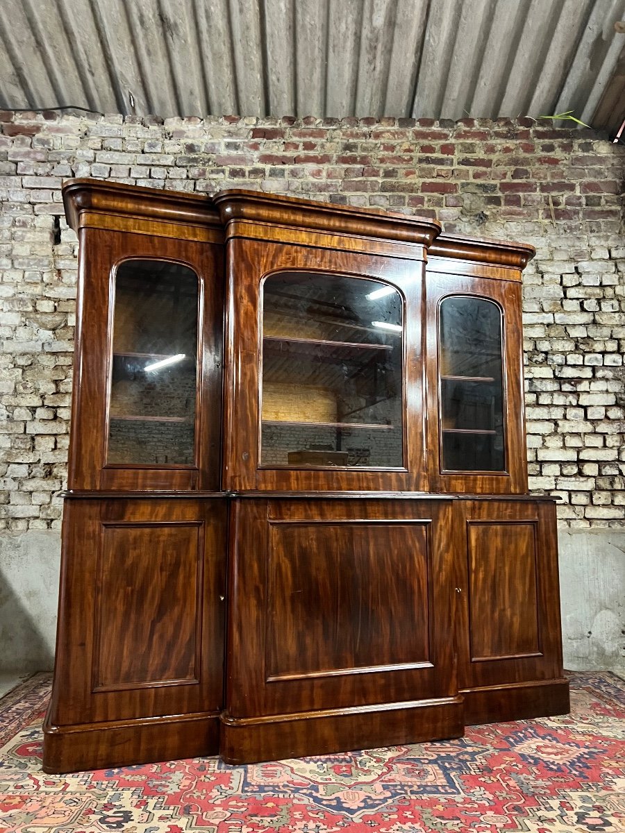 Projection Bookcase In Flamed Mahogany From The 19th Century-photo-2