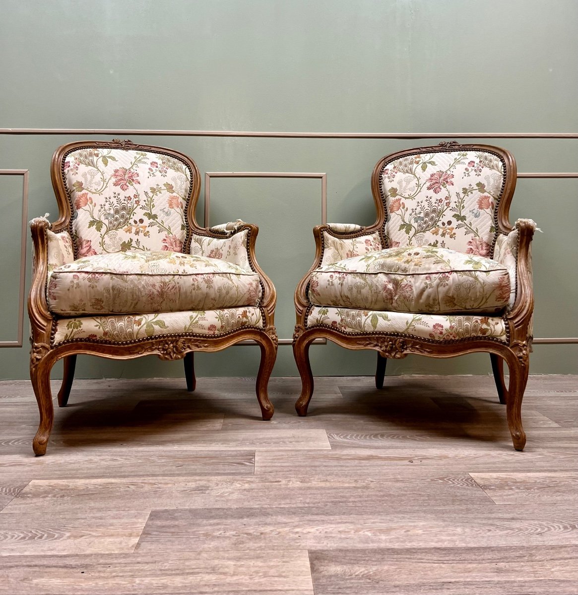 Paire De Bergères En Hêtre D’époque Louis XV 