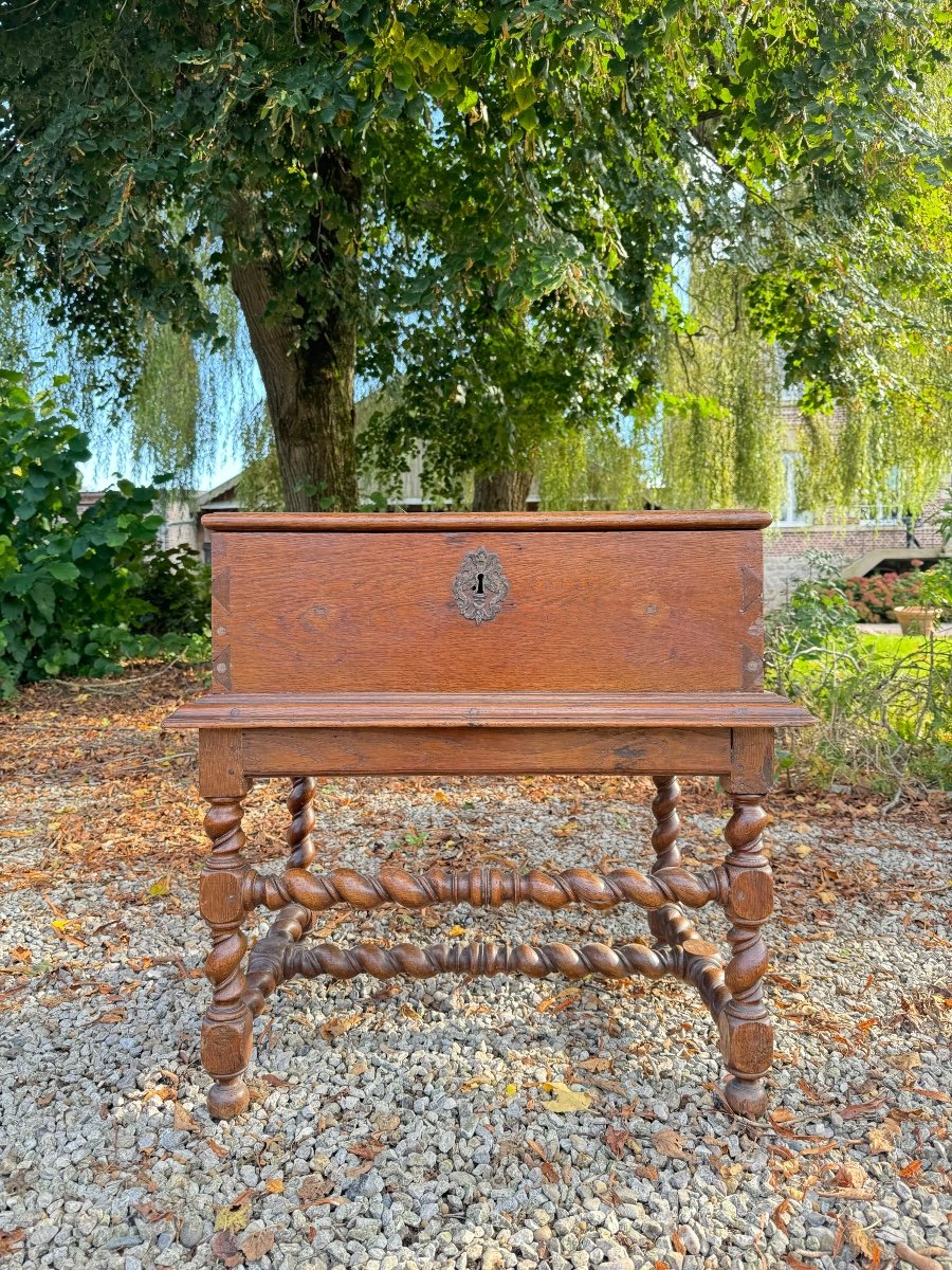 Wedding Chest And Its Twisted Base In Oak 17th Century -photo-1