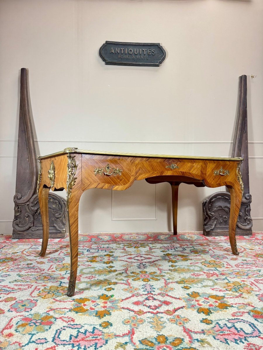 Bureau Plat En Marqueterie De Style Louis XV 