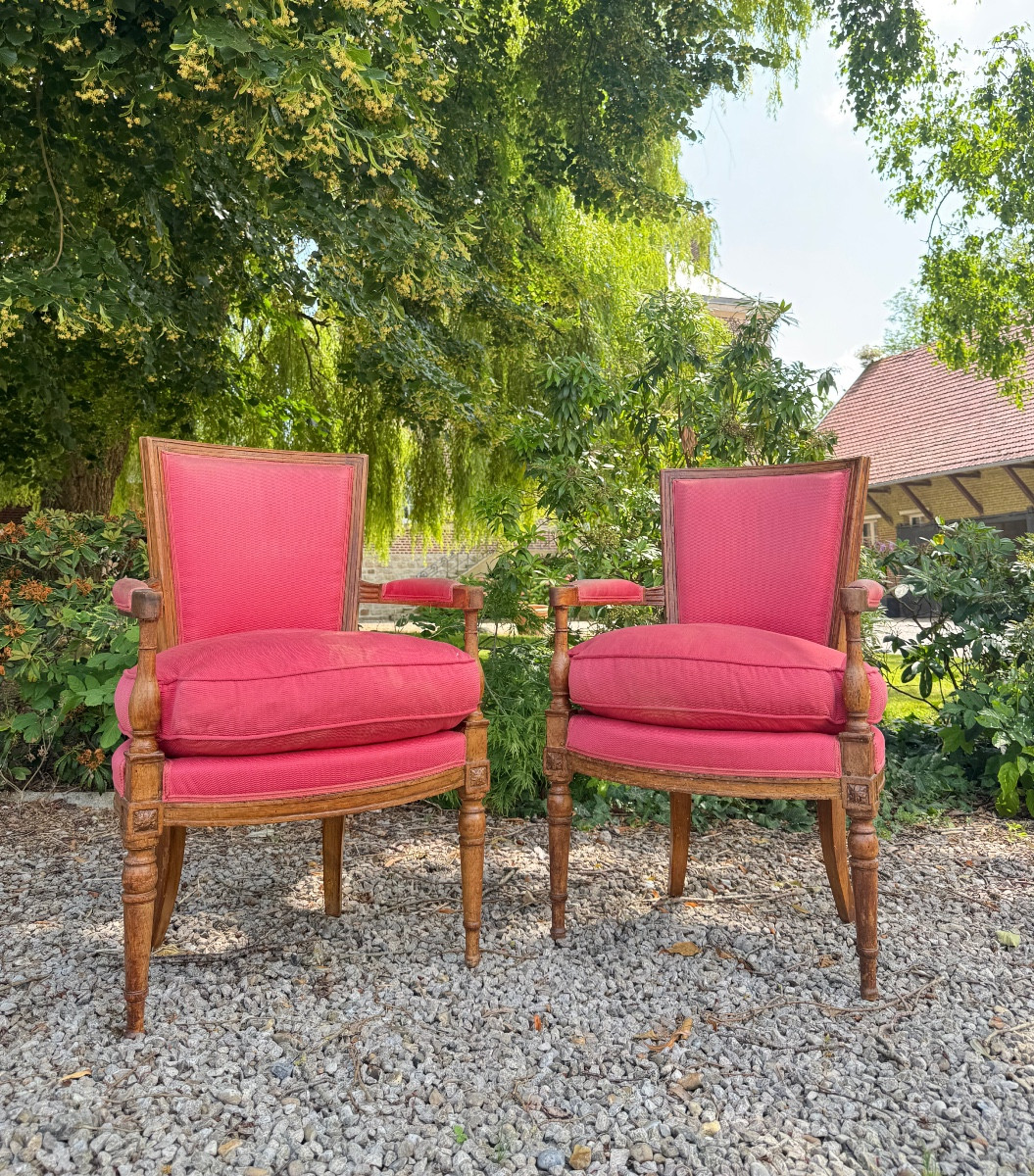 Paire de fauteuils en noyer d’époque Directoire XVIII eme siècle 