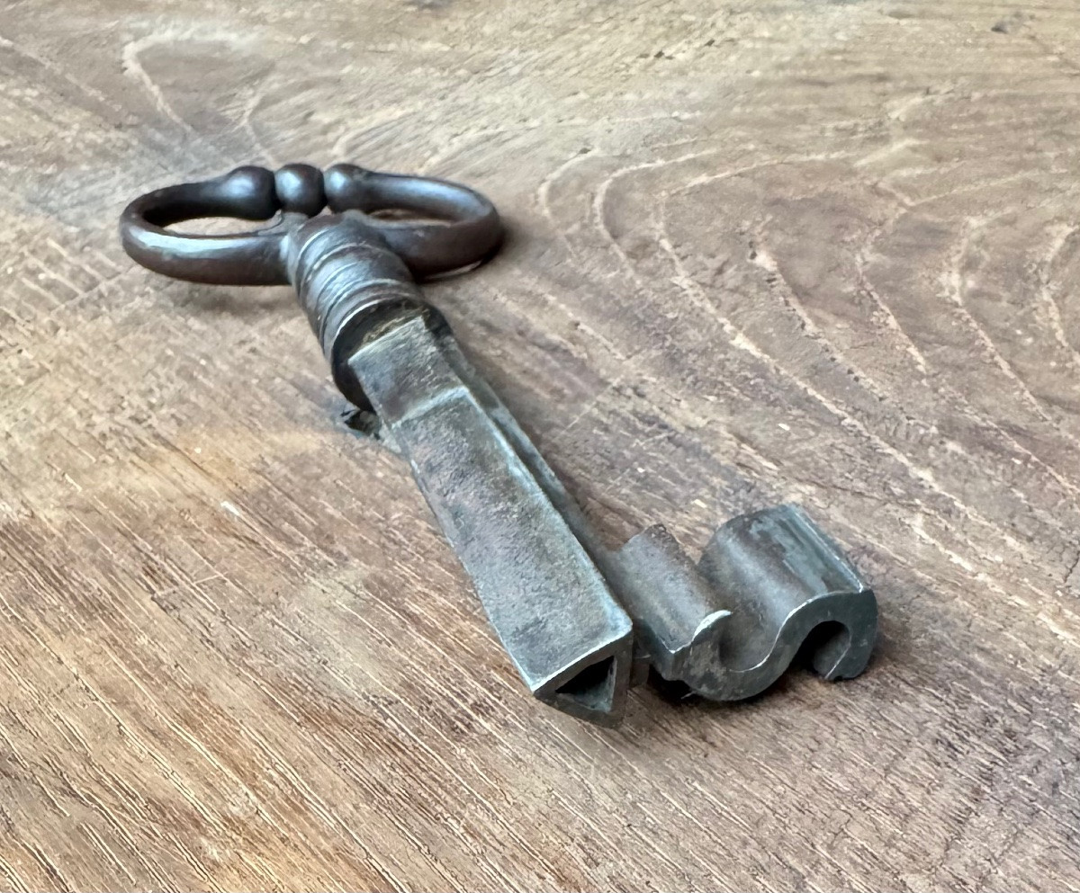  Grande Armoire de château à chapeau de gendarme En Noyer D’époque Louis XV XVIII Eme Siecle-photo-6