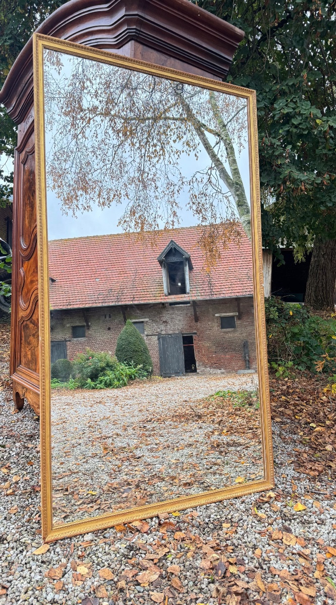 Miroir en bois et stuc doré de style Louis XVI 