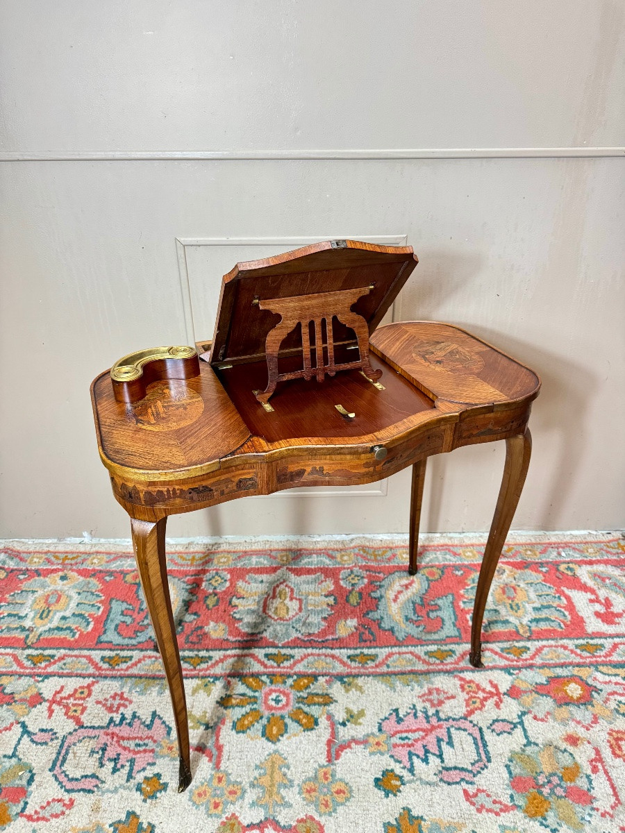 Maison GOUFFÉ Table Rognon, liseuse Ecritoire en marqueterie de style Louis Transition. -photo-1