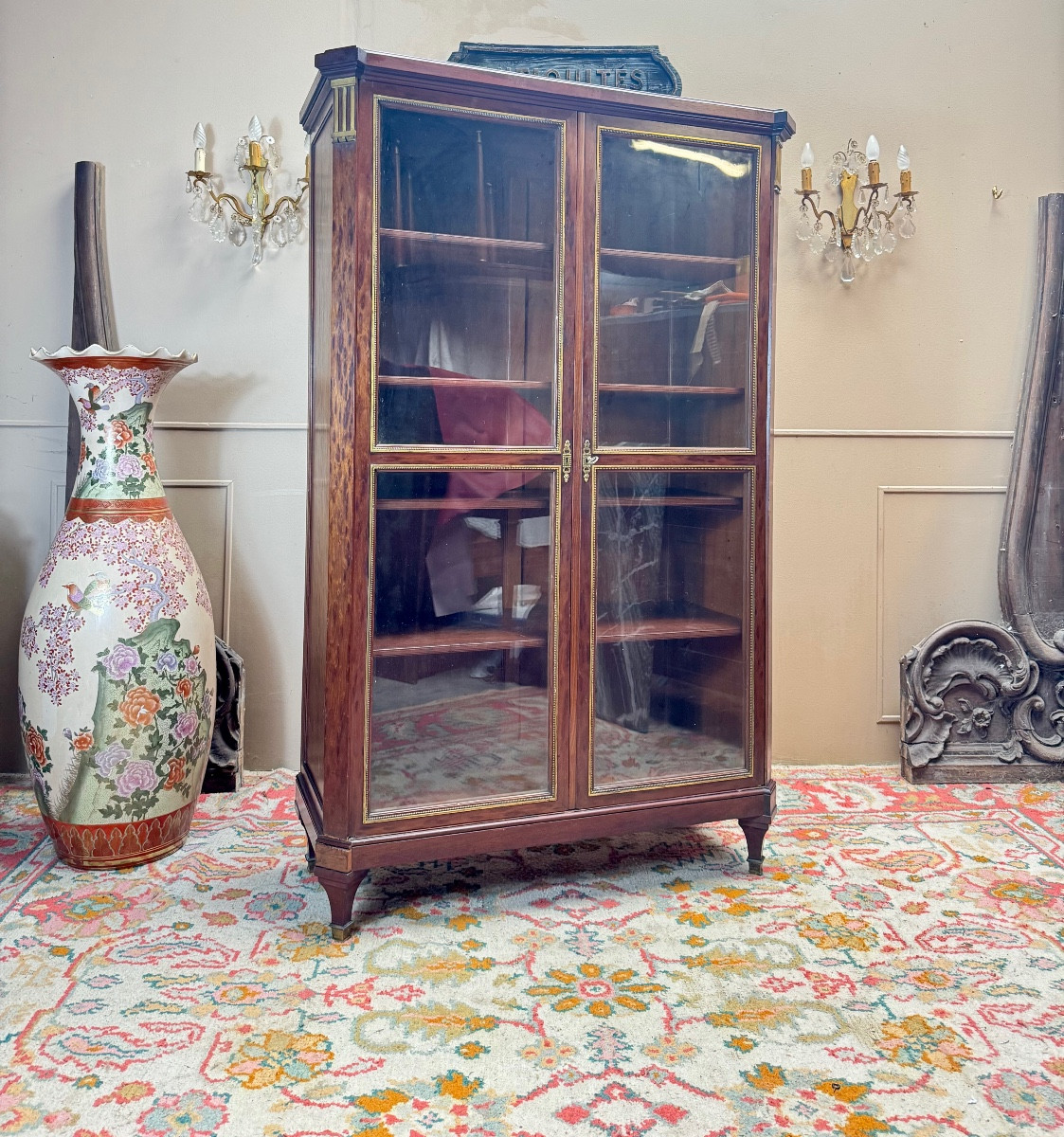 Bibliothèque, vitrine en acajou moucheté de style louis XVI XIX eme siècle 