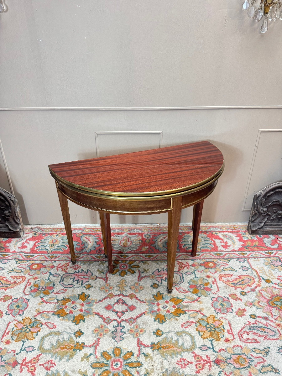 Table demi lune formant console et table de salle à manger en acajou de style Louis XVI.