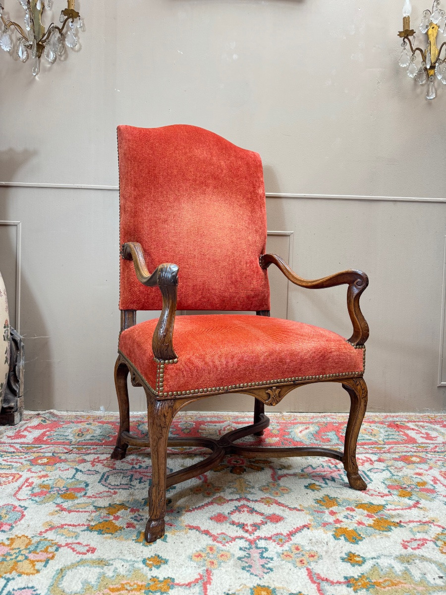Fauteuil en noyer d’époque Régence début du XVIII eme siècle -photo-2