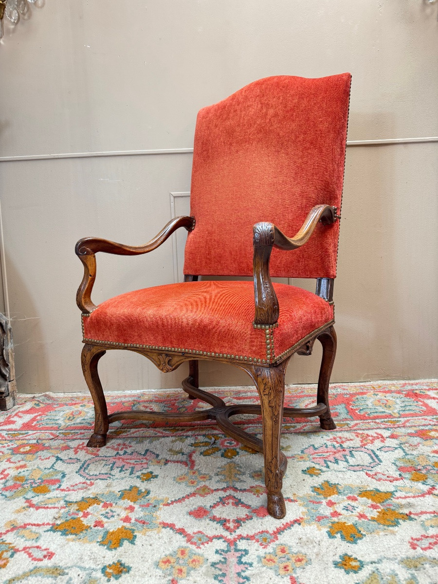 Fauteuil en noyer d’époque Régence début du XVIII eme siècle -photo-4