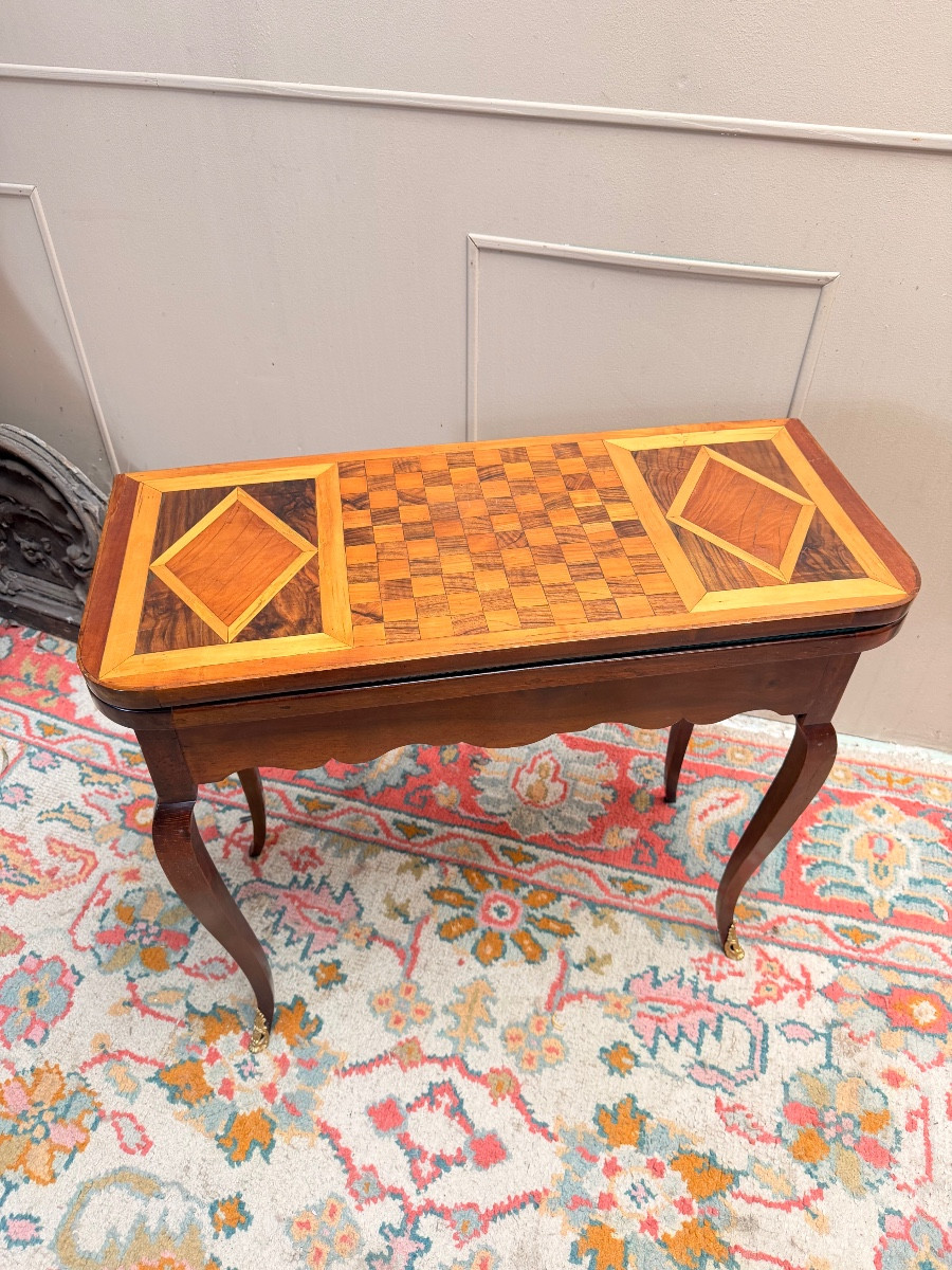 Table à jeux en noyer et bois indigènes d’époque Louis XV XVIII eme siècle 