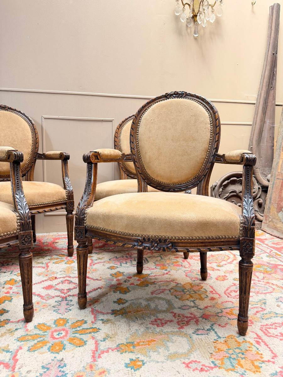 Suite Of Four Louis XVI Style Natural Wood Medallion-back Armchairs-photo-4
