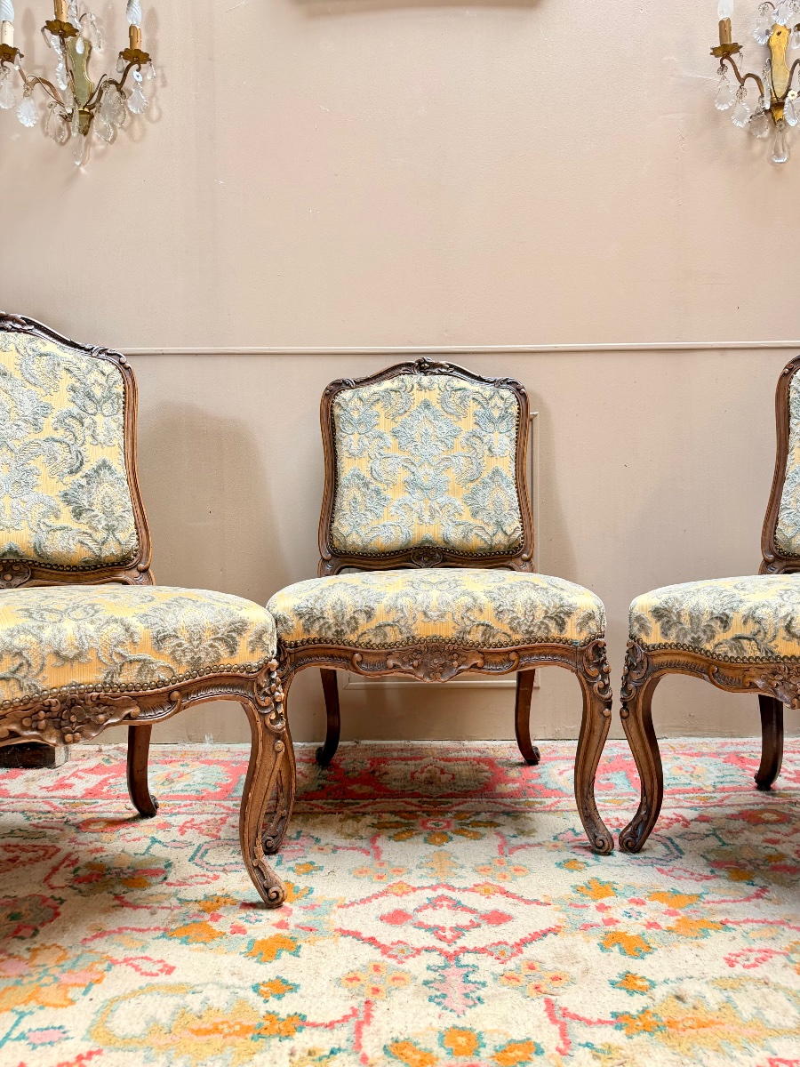 Ensemble de trois chaises et un fauteuil de style Louis XV travail Lyonnais-photo-2