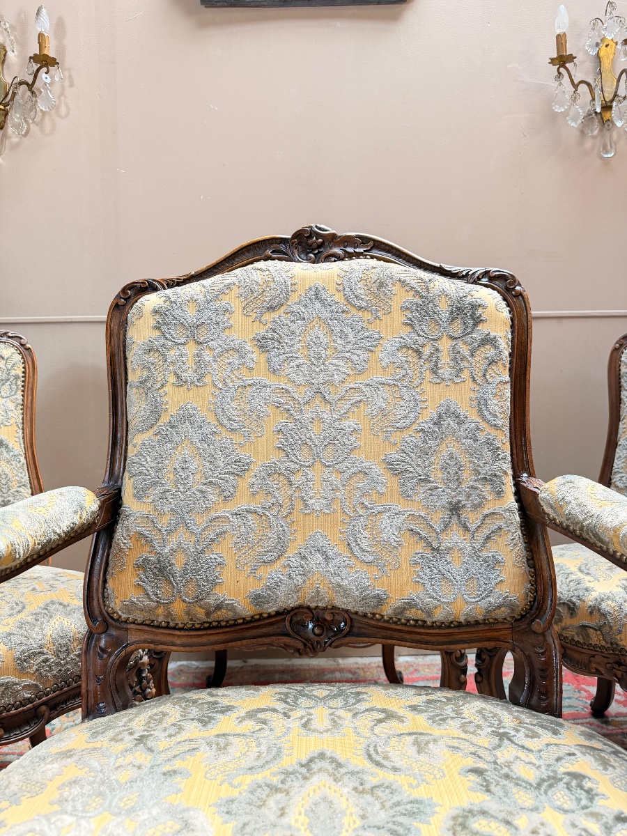 Ensemble de trois chaises et un fauteuil de style Louis XV travail Lyonnais-photo-6