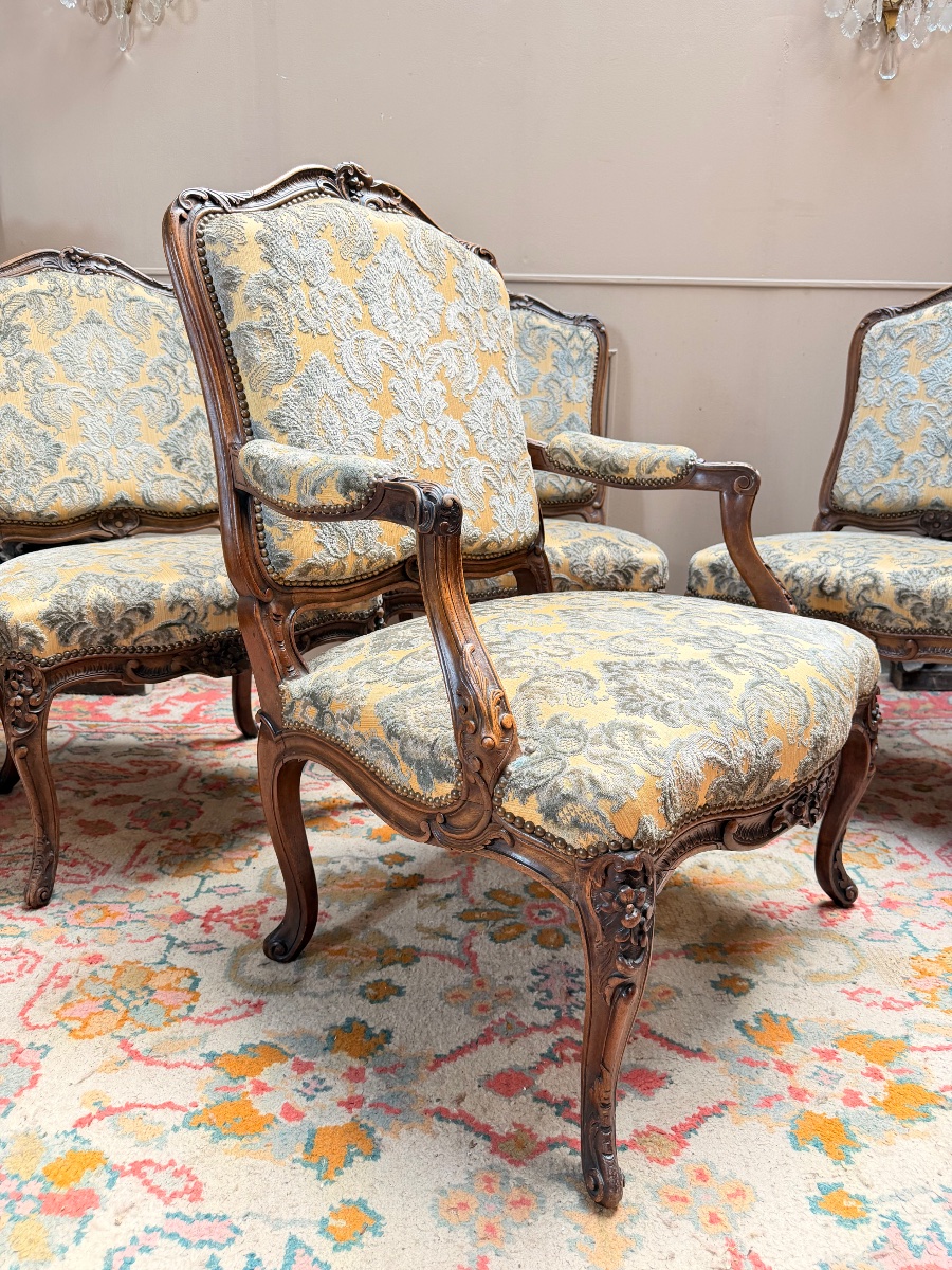 Ensemble de trois chaises et un fauteuil de style Louis XV travail Lyonnais-photo-7