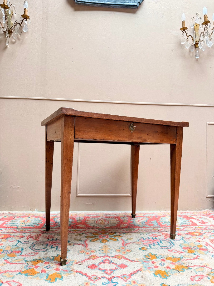 Table à écrire en noyer d’époque directoire XVIII eme siècle 