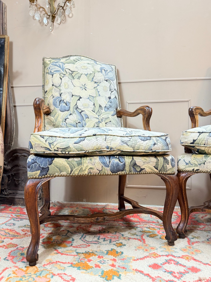 Pair Of 18th-century Louis XV-style Walnut Armchairs -photo-3