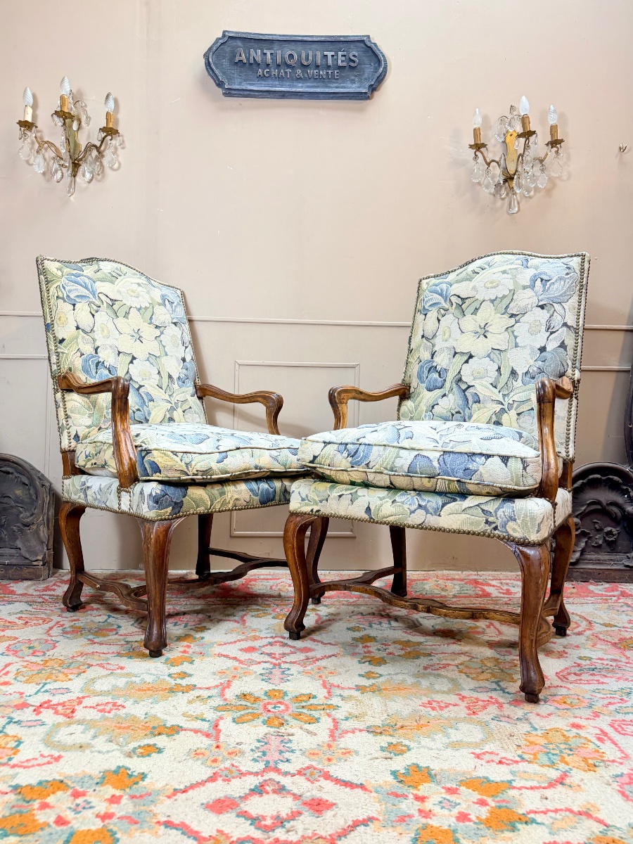 Pair Of 18th-century Louis XV-style Walnut Armchairs -photo-1