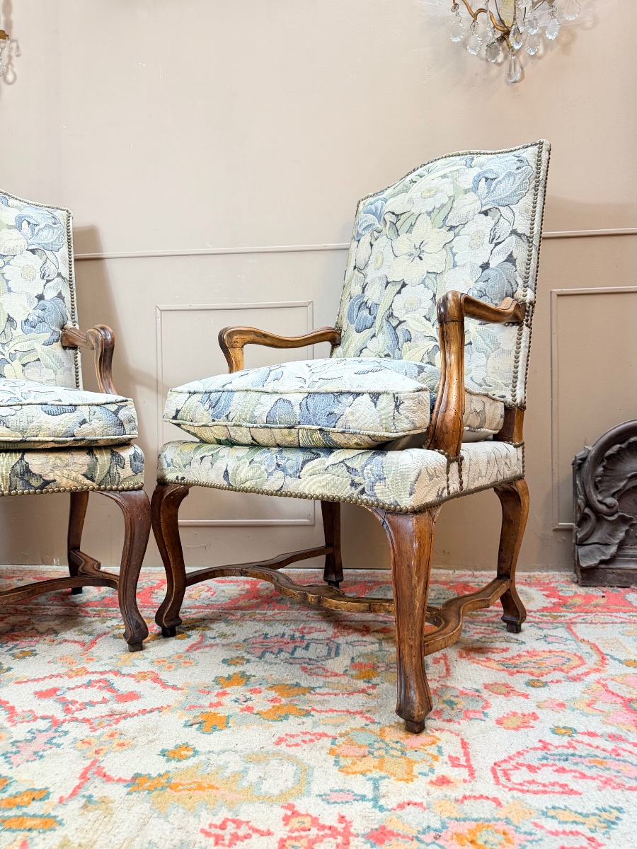 Pair Of 18th-century Louis XV-style Walnut Armchairs -photo-3