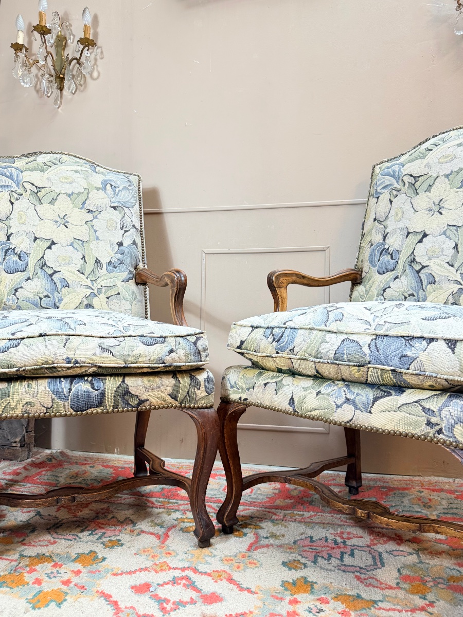 Pair Of 18th-century Louis XV-style Walnut Armchairs -photo-4