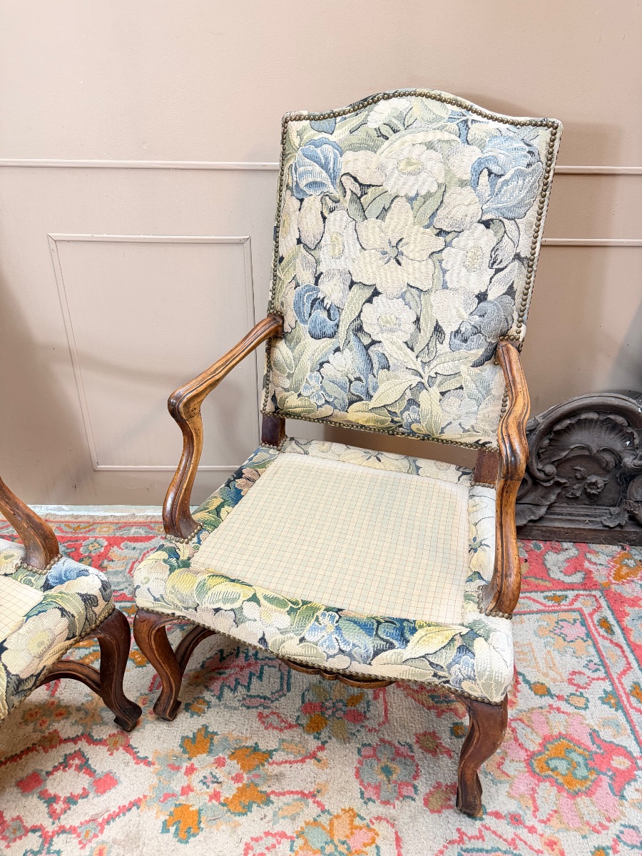 Pair Of 18th-century Louis XV-style Walnut Armchairs -photo-6