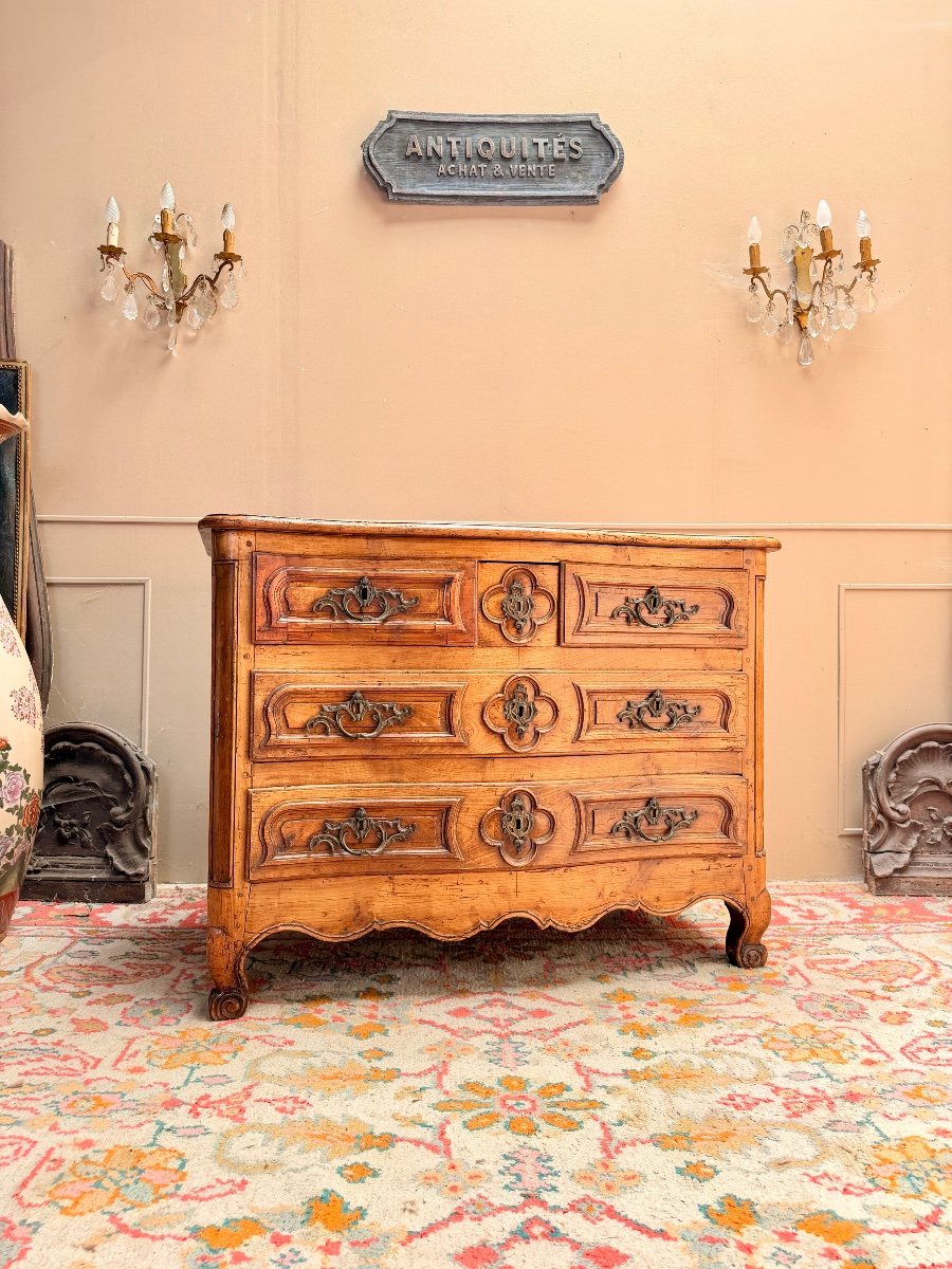 Curved Walnut Chest Of Drawers, Provincial Style, Louis XV Period, 18th Century 