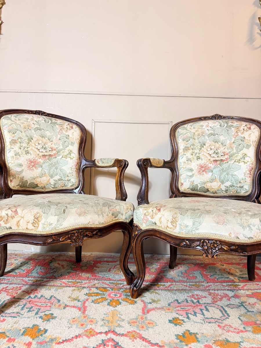 Pair Of 19th-century Louis XV-style Natural Wood Armchairs -photo-2