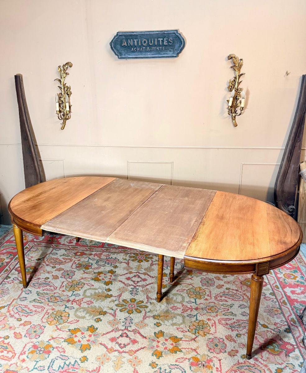 19th-century Louis XVI-style Walnut Dining Table 