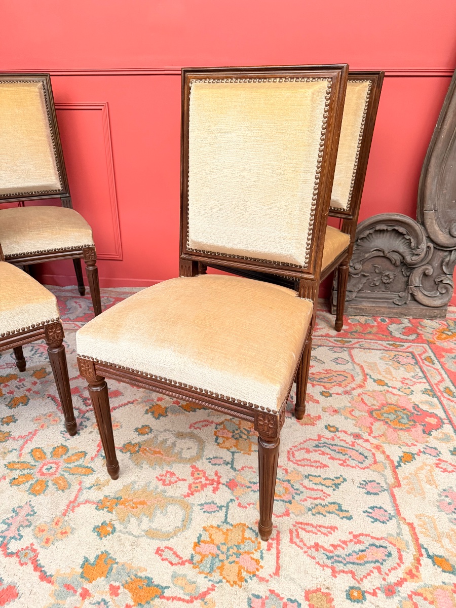 Suite de quatre chaises en bois naturel de style Louis XVI -photo-3