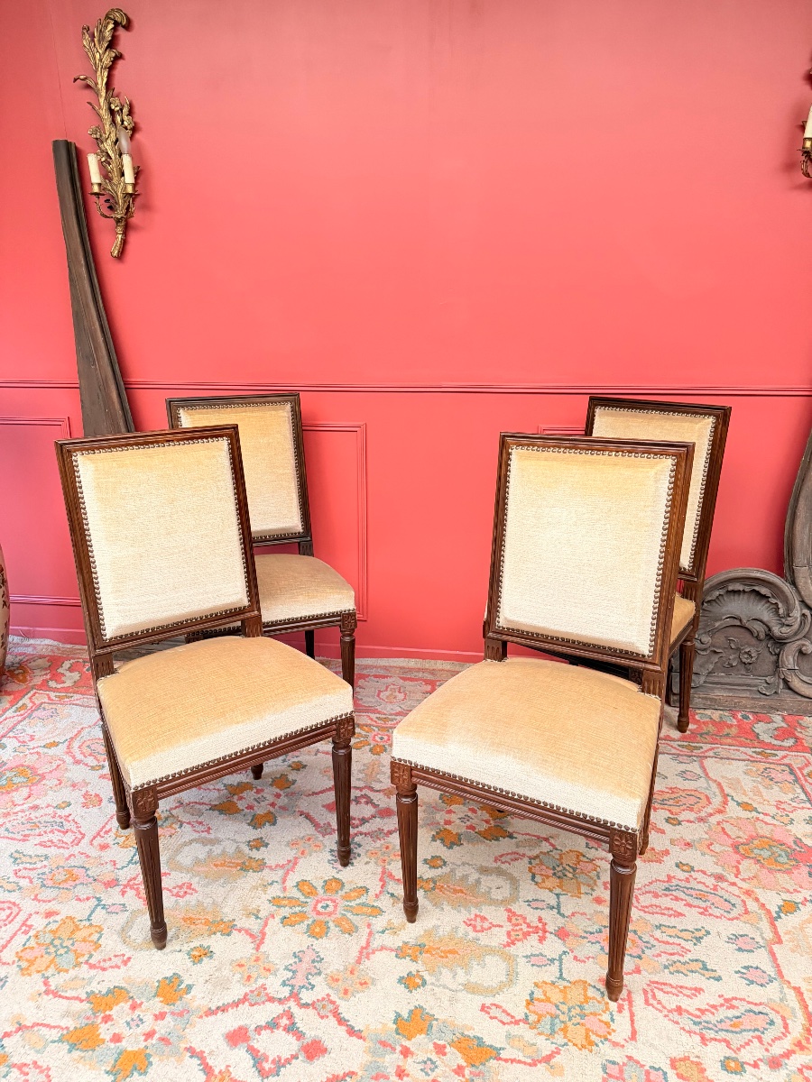 Suite de quatre chaises en bois naturel de style Louis XVI -photo-4