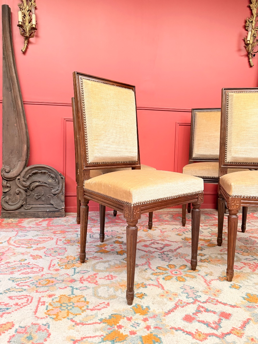 Suite de quatre chaises en bois naturel de style Louis XVI -photo-3