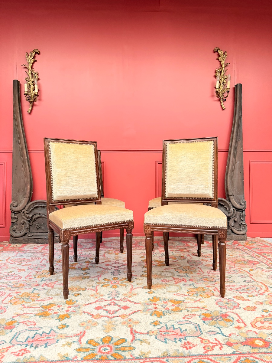 Suite de quatre chaises en bois naturel de style Louis XVI -photo-7