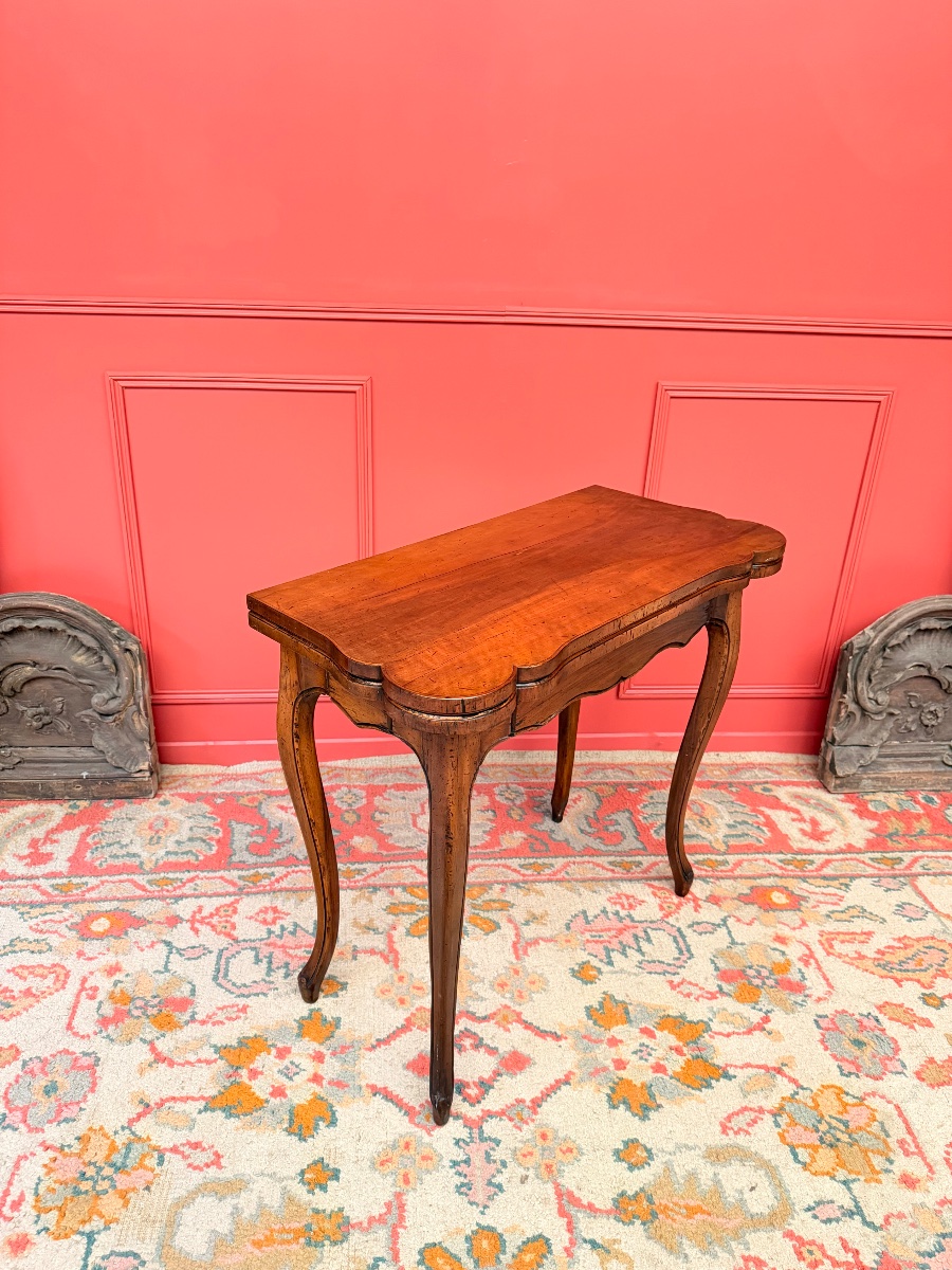 André Mailfert Table à jeux à système en noyer de style Louis XV.-photo-1