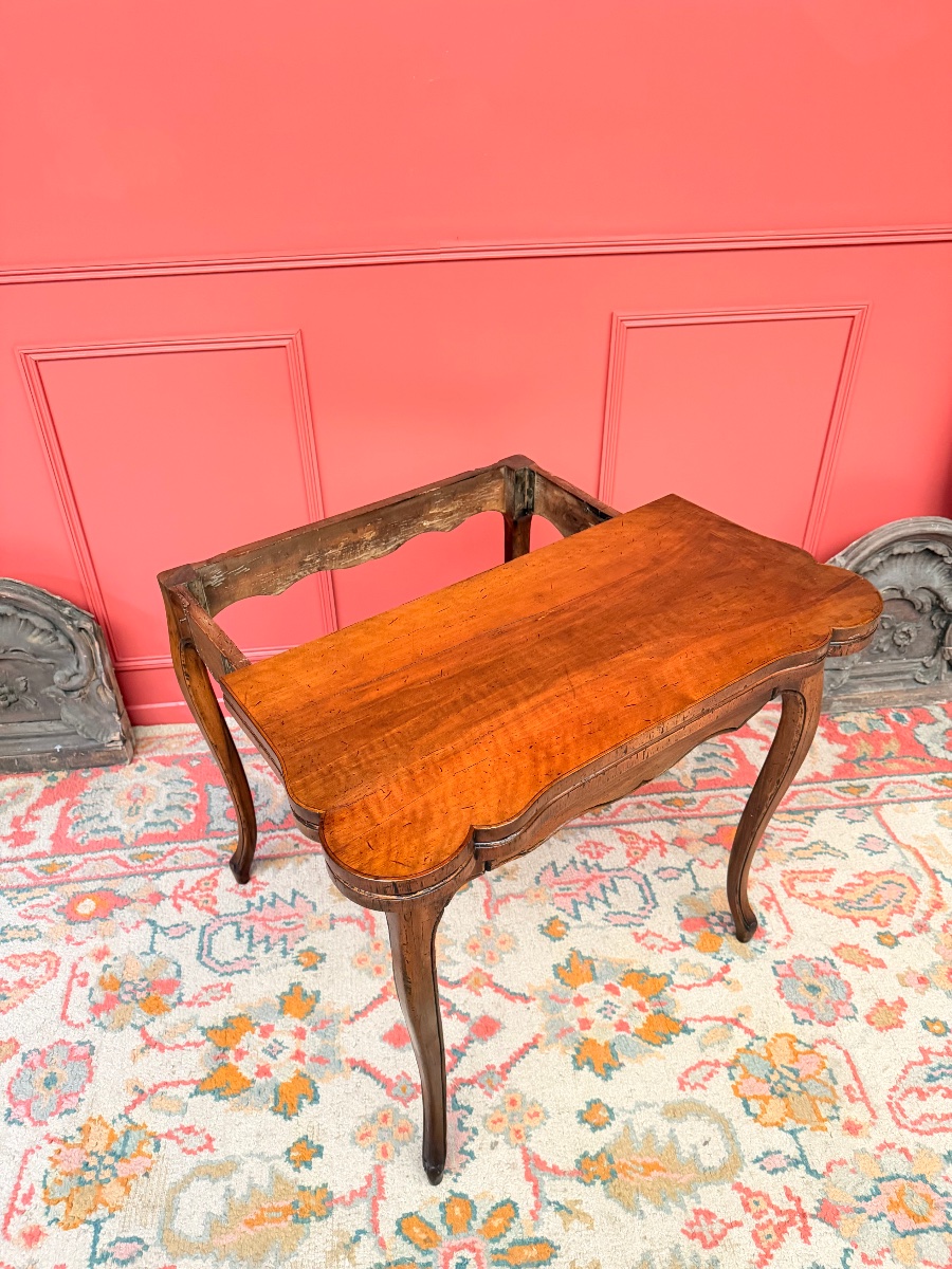 André Mailfert Table à jeux à système en noyer de style Louis XV.-photo-2