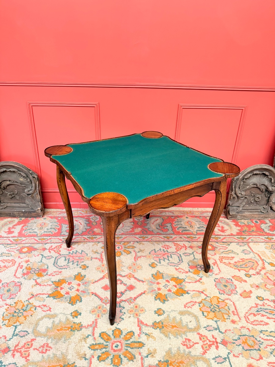 André Mailfert Table à jeux à système en noyer de style Louis XV.-photo-3