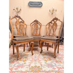 Suite de six chaises en bois naturel de style chippendale XIX eme siècle 
