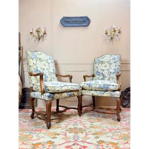 Paire de fauteuils en noyer d’époque Louis XV XVIII eme siècle 