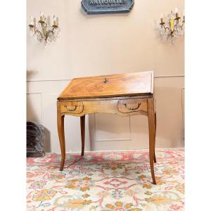 Bureau de pente en noyer d’époque Louis XV XVIII eme siècle 