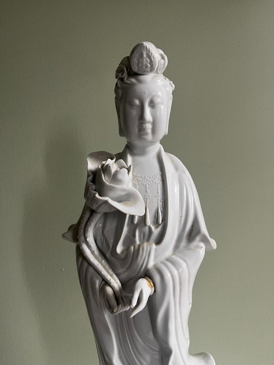 Large Lotus Guanyin In Chinese White Porcelain - Circa 1900-photo-2
