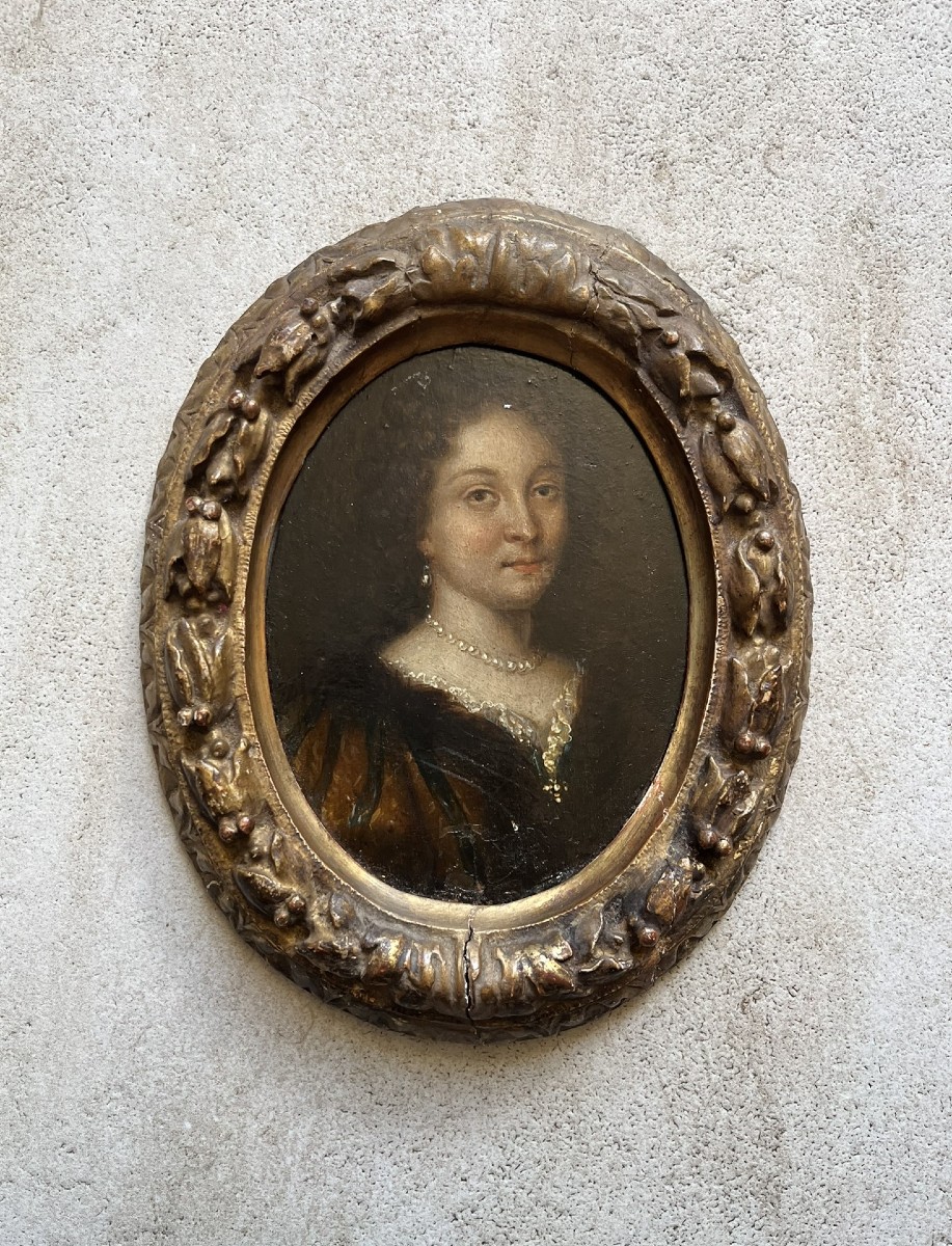 17th Century Oil On Wood - Portrait Of A Woman Of Quality - Original Carved And Gilded Wooden Frame