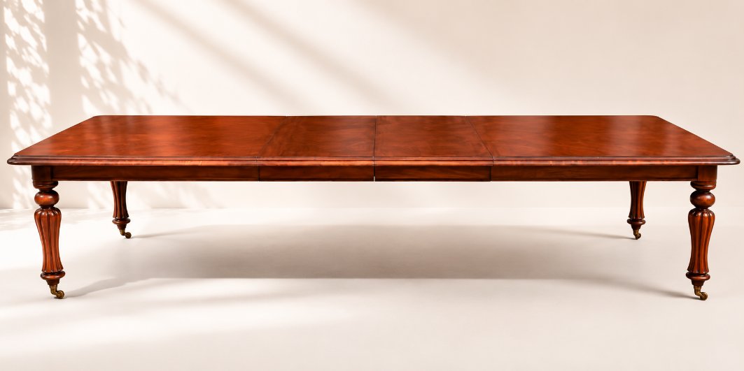 Grande table de salle à manger extensible en acajou massif – Époque victorienne