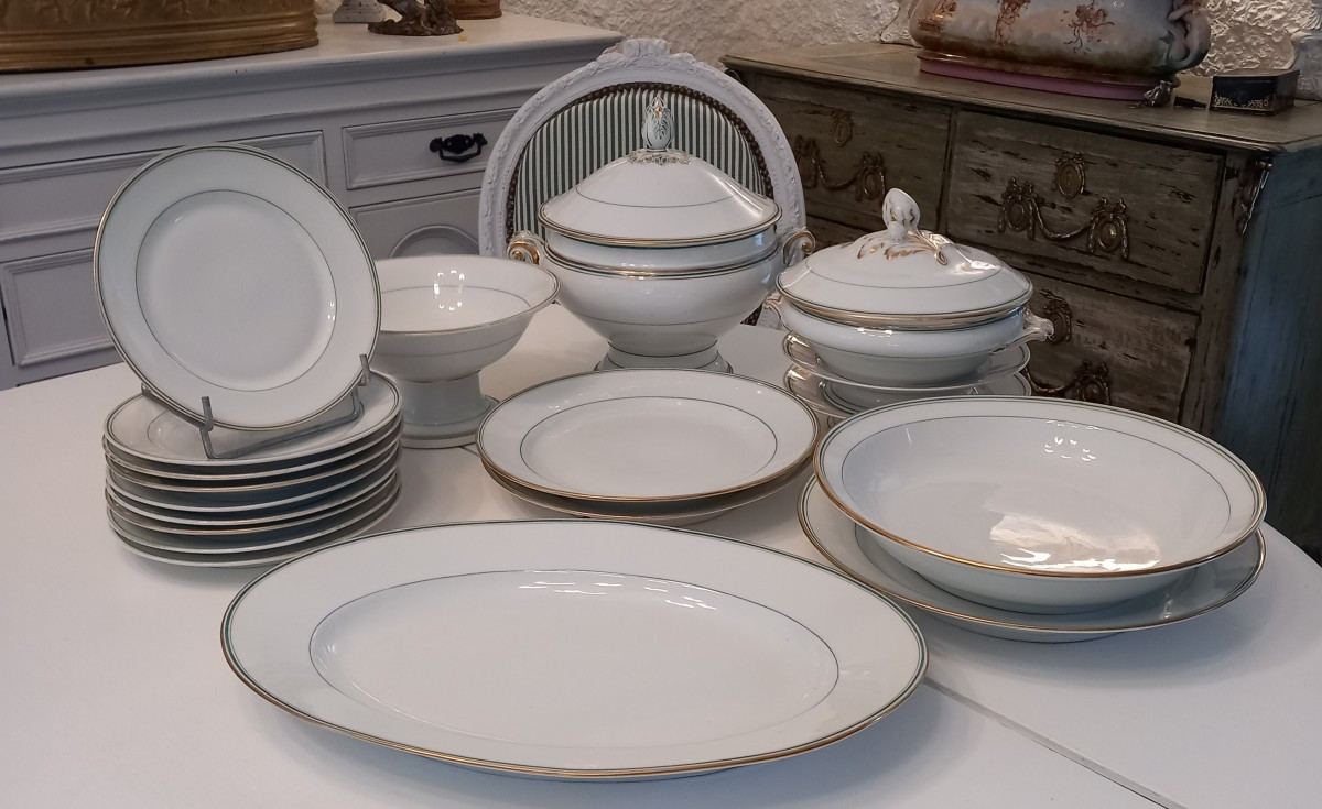 Service à vaisselle en porcelaine de Paris 