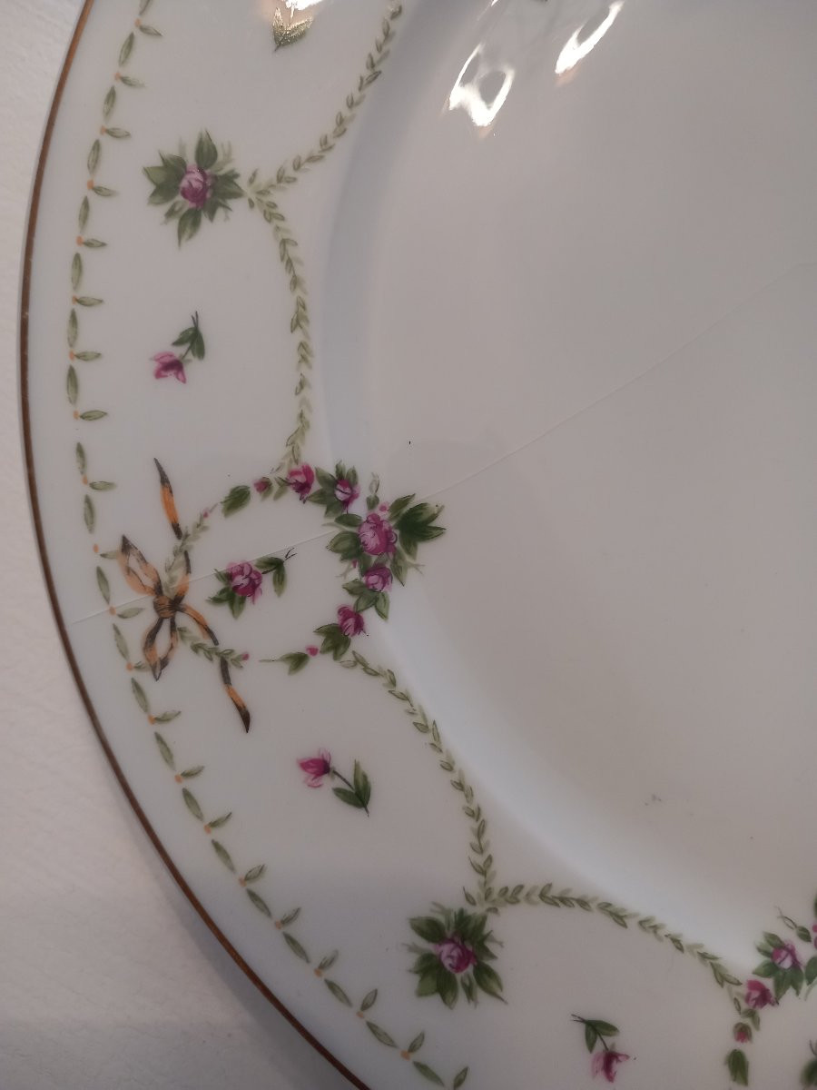 Quatre assiettes en porcelaine de Limoges haviland à guirlandes de fleurs et de rubans-photo-2
