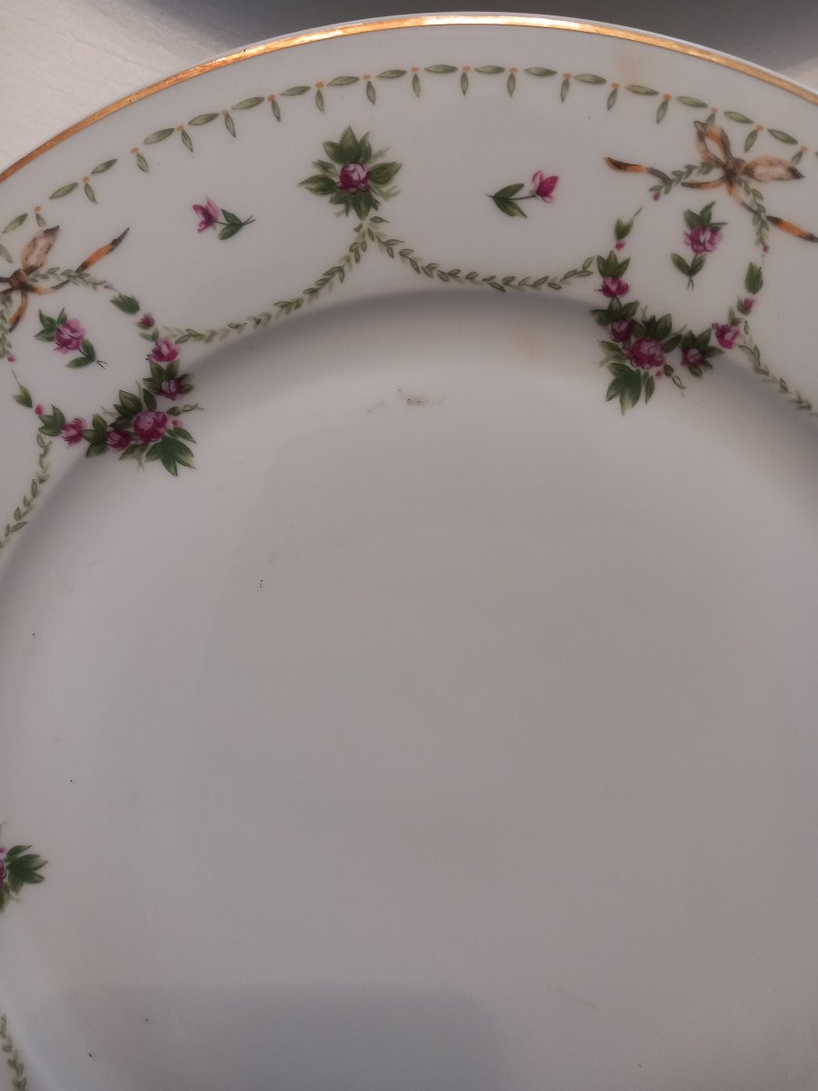 Quatre assiettes en porcelaine de Limoges haviland à guirlandes de fleurs et de rubans-photo-3