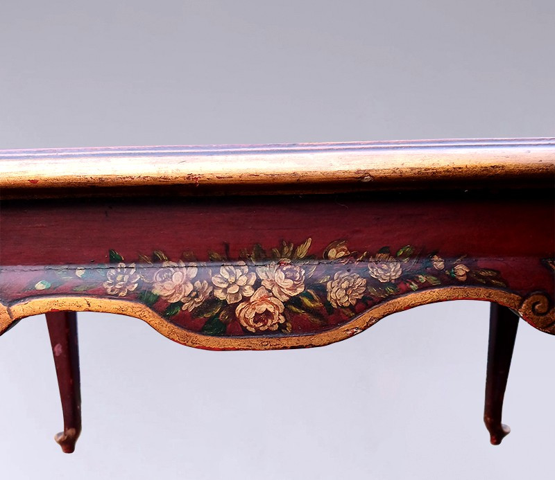 Coffee Table With Removable Floral-decorated Top-photo-1