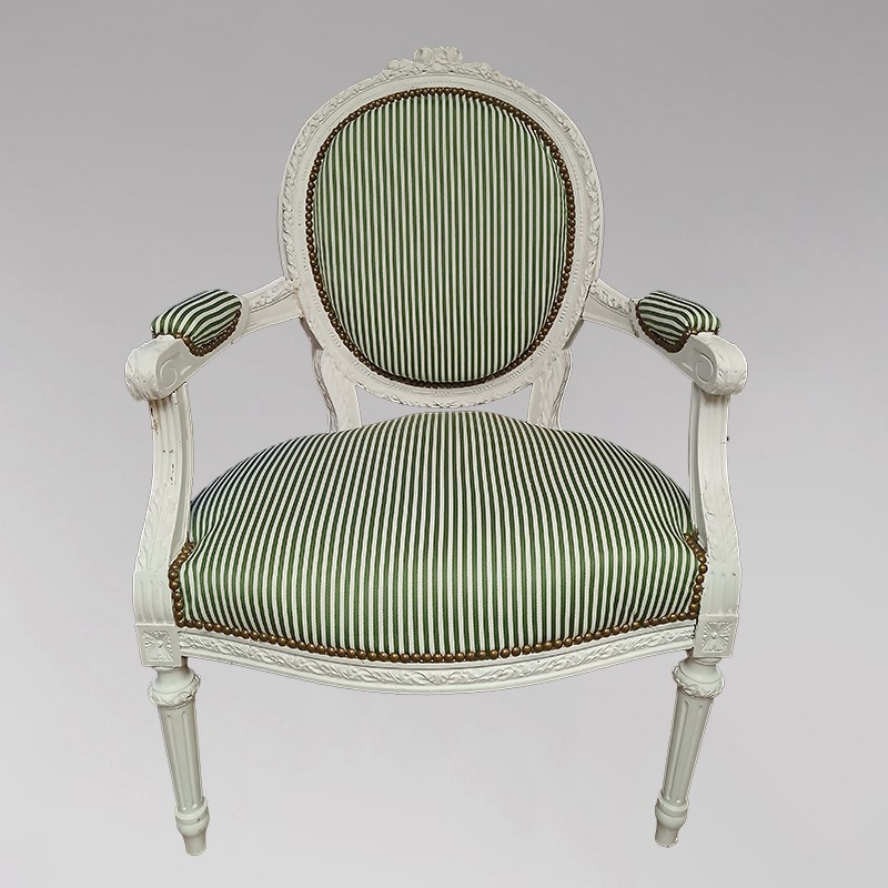 Paire de fauteuils medaillons de style Louis XVI -photo-2
