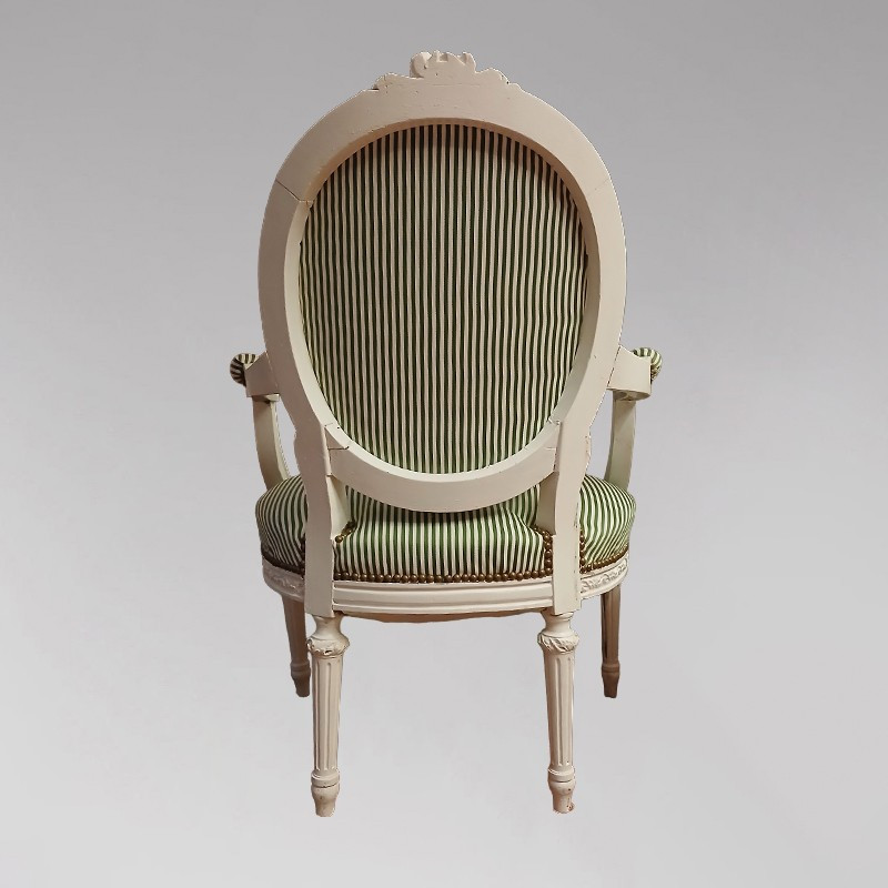 Paire de fauteuils medaillons de style Louis XVI -photo-4