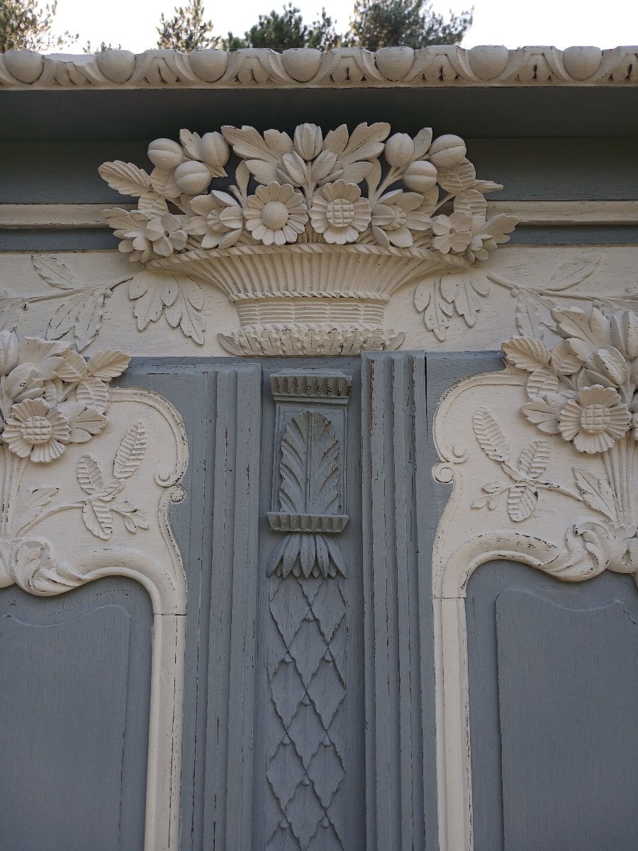 Armoire normande du XIXe siècle – riche décor sculpté – patine gris bleuté-photo-4